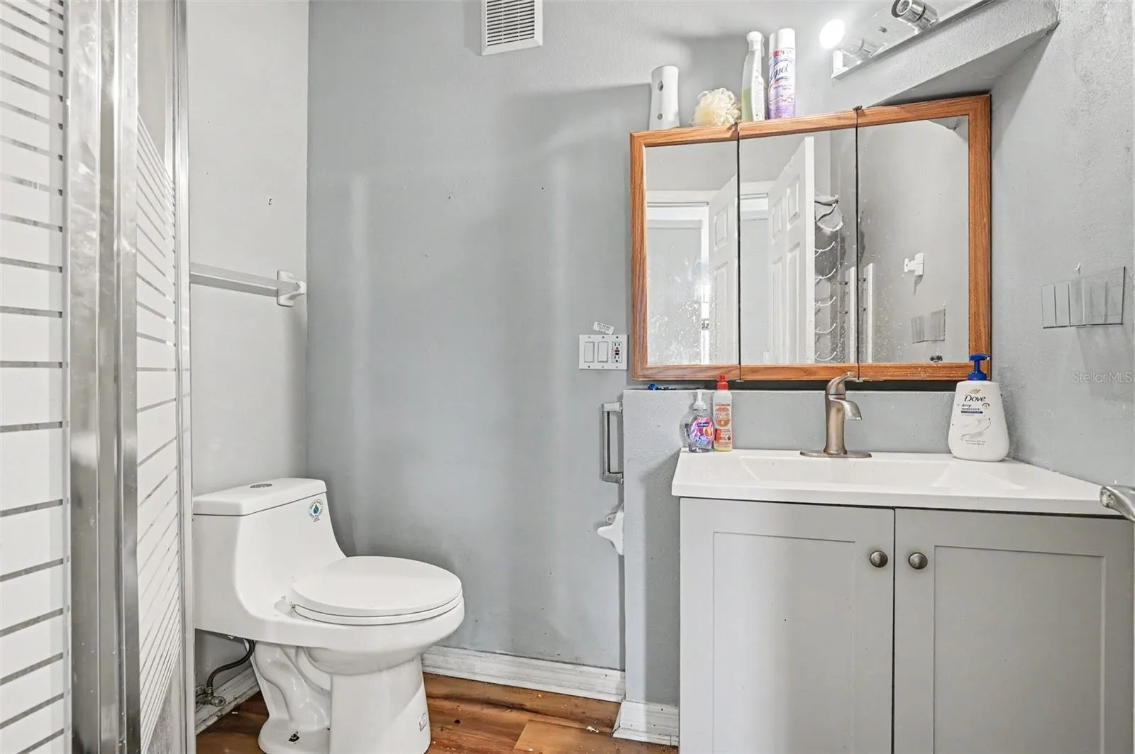 Bathroom #4 / Upstairs
