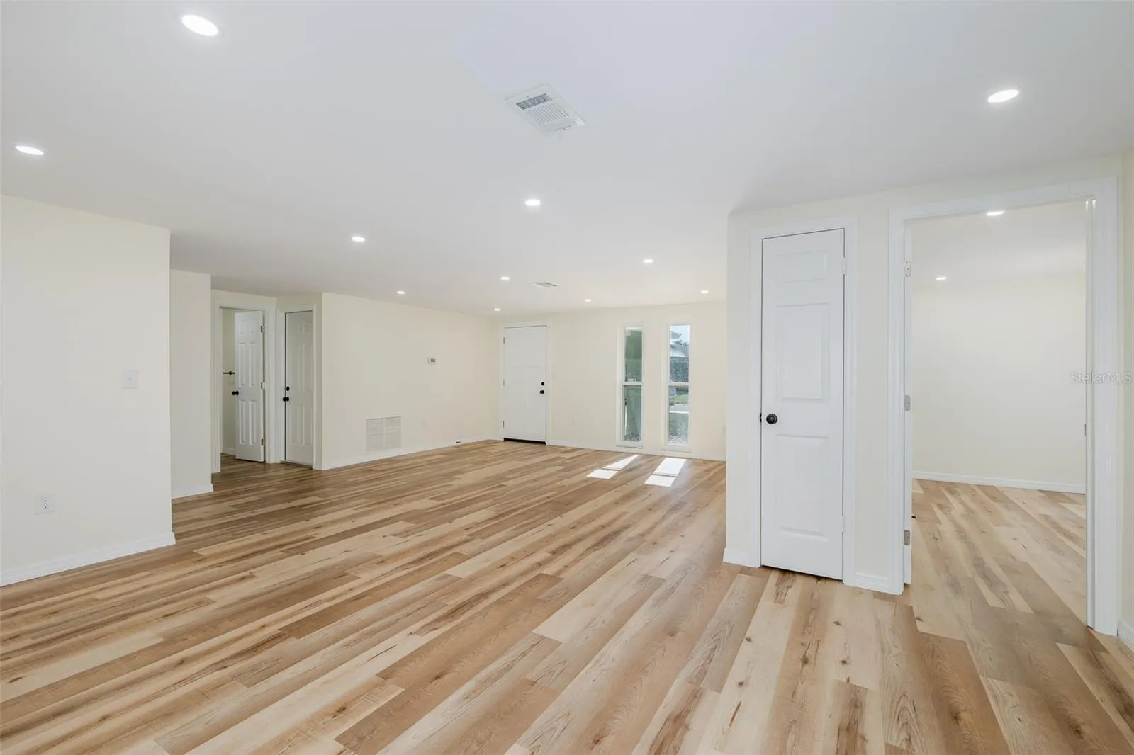 Dining/Living room
