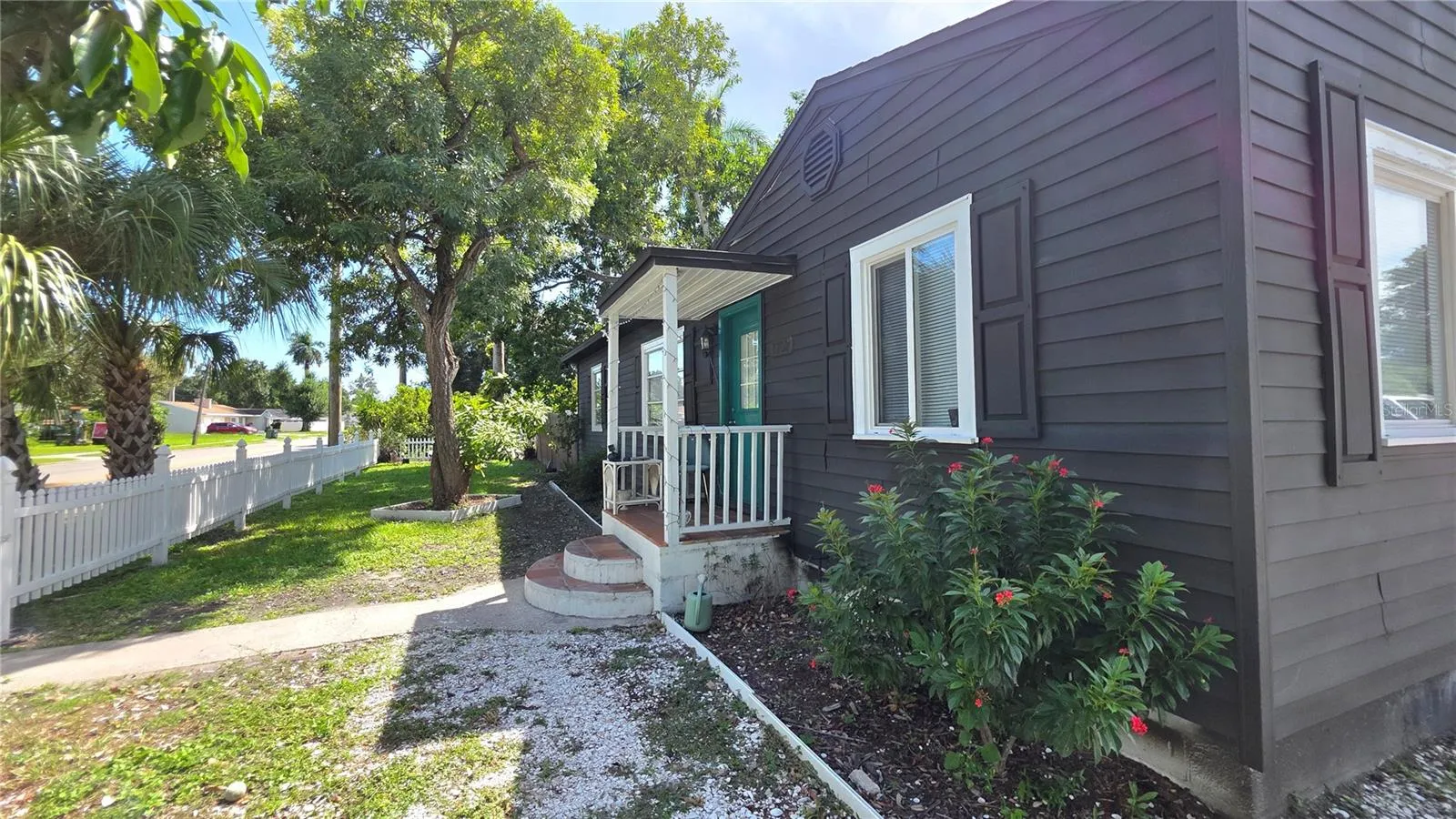 Front of Home, Front Entry, Front Yard, Mature Landscaping, Fully Fenced