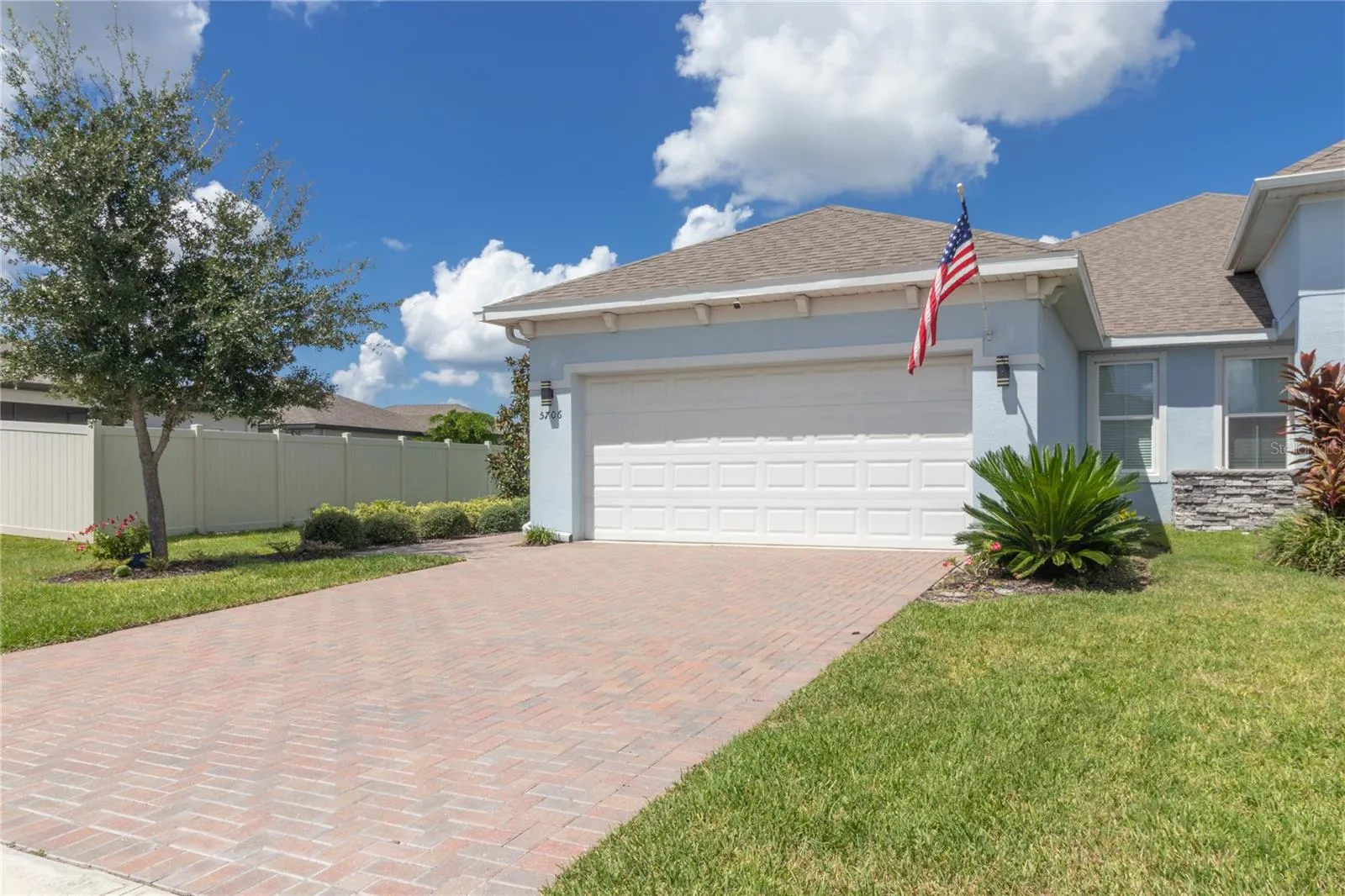 Beautiful End Unit w/2 Car Garage & Paver Driveway