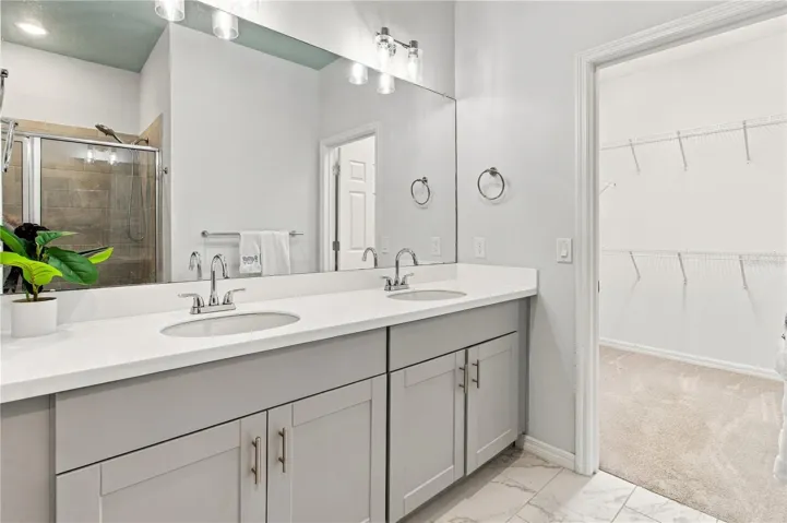 Primary En-Suite Dual Vanity