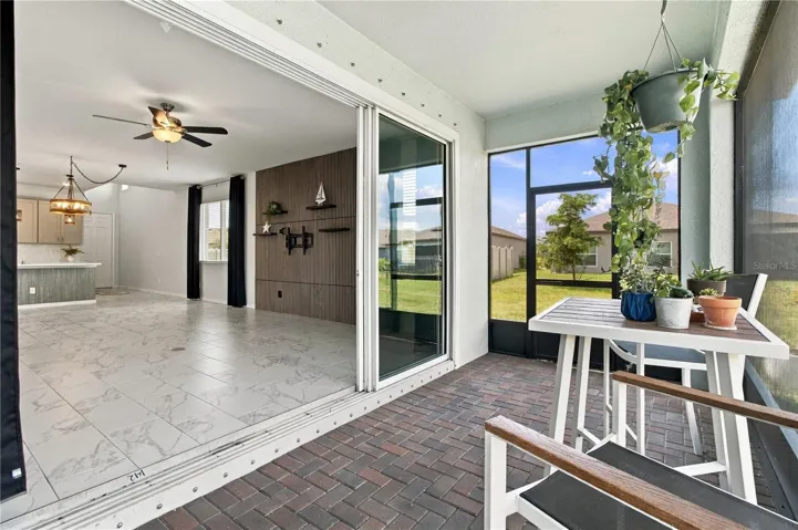 Spacious Covered & Screened Lanai