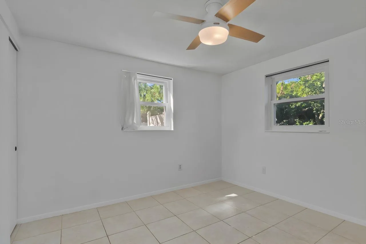Second bedroom w/out furniture