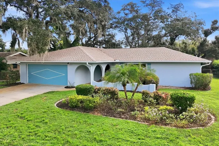 Welcome home to 125 Mimosa Dr.!