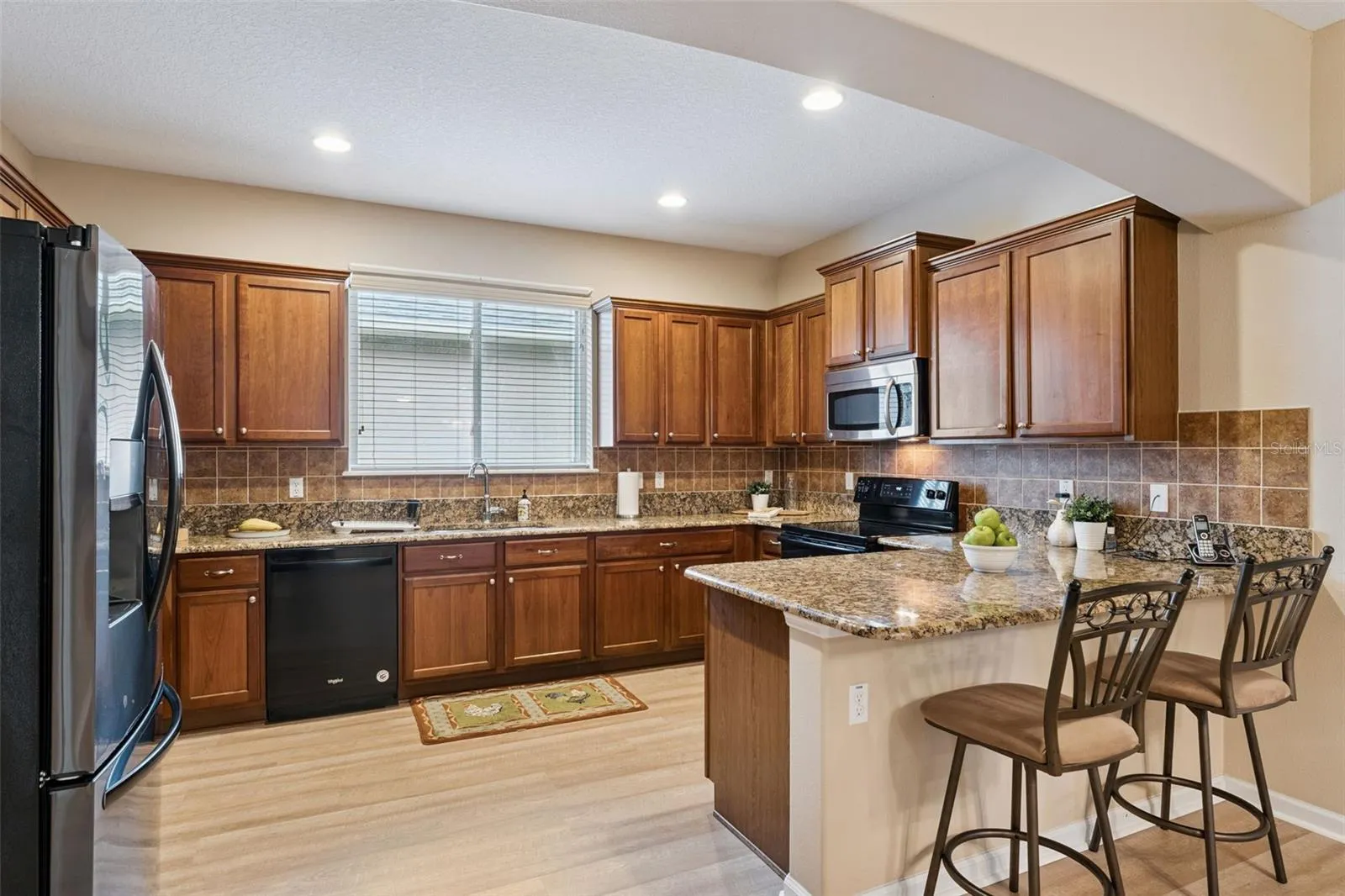 11' x 14'6" Kitchen w/ 36" Maple cabinets, tile backsplash & granite countertops