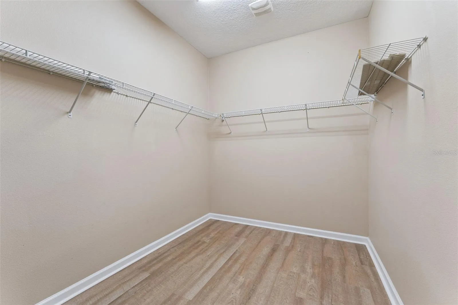 7'6" x 9'6" Primary Bedroom closet