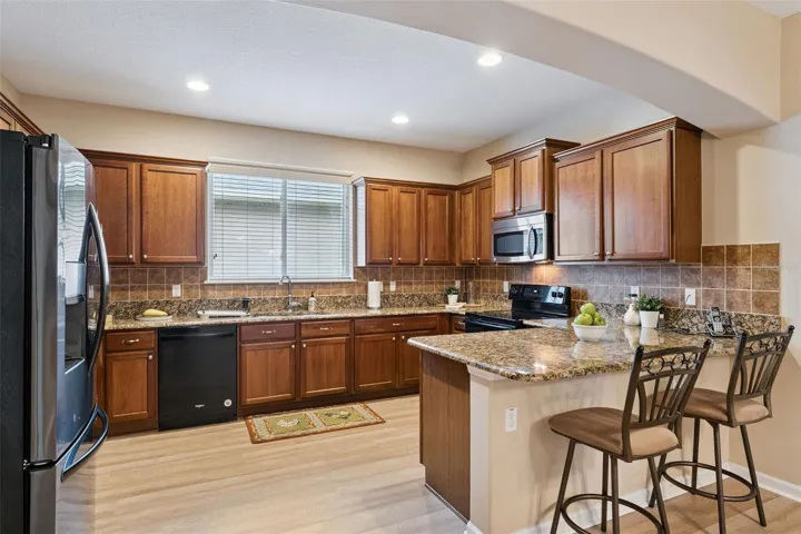11' x 14'6" Kitchen w/ 36" Maple cabinets, tile backsplash & granite countertops