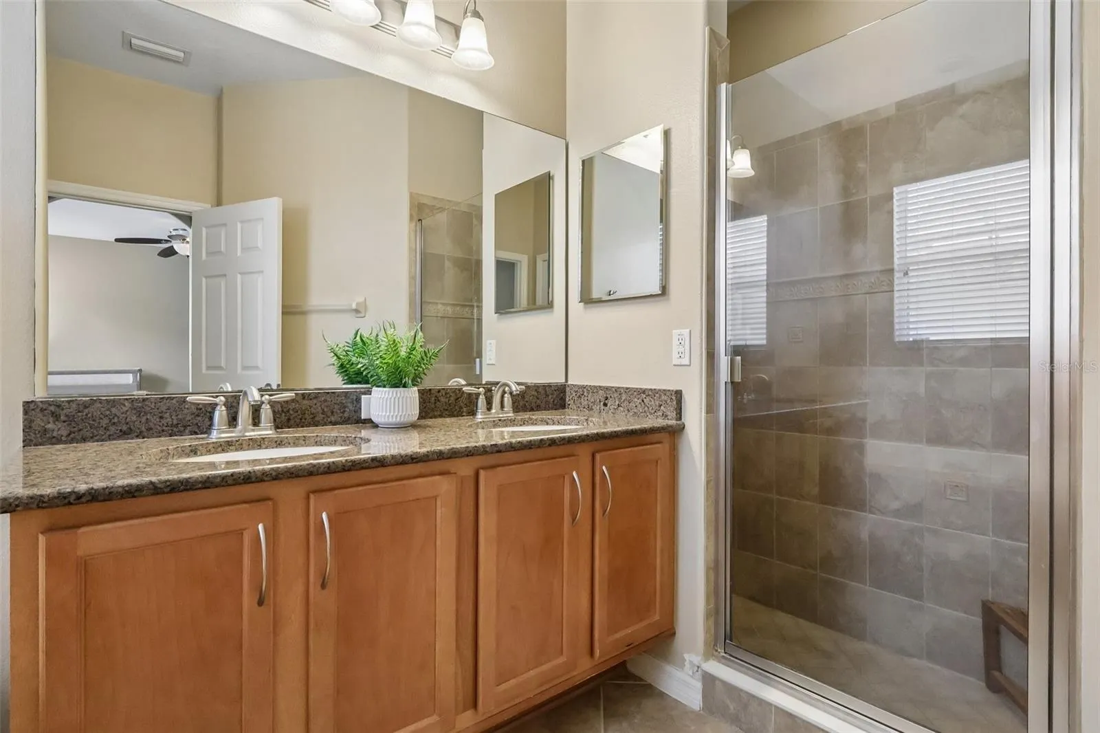 Dual vanity &amp; Shower