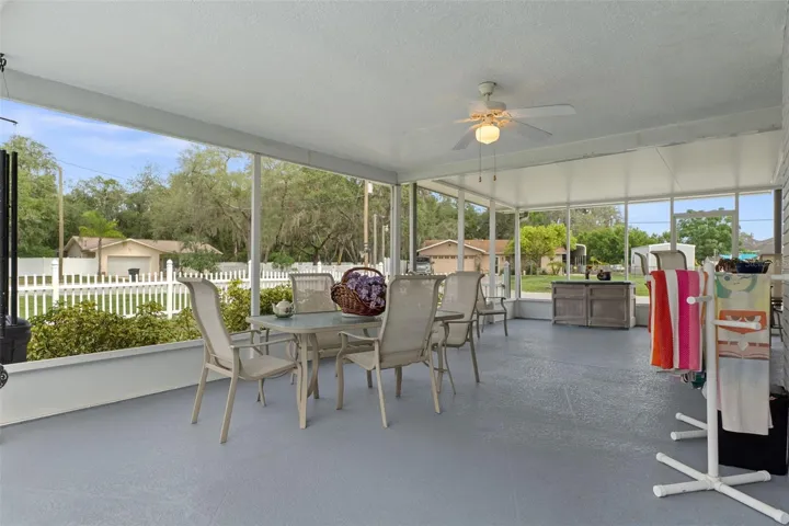 Screened Rear Porch