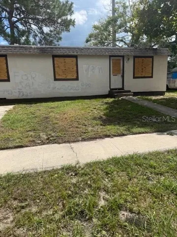 Exterior Front Yard