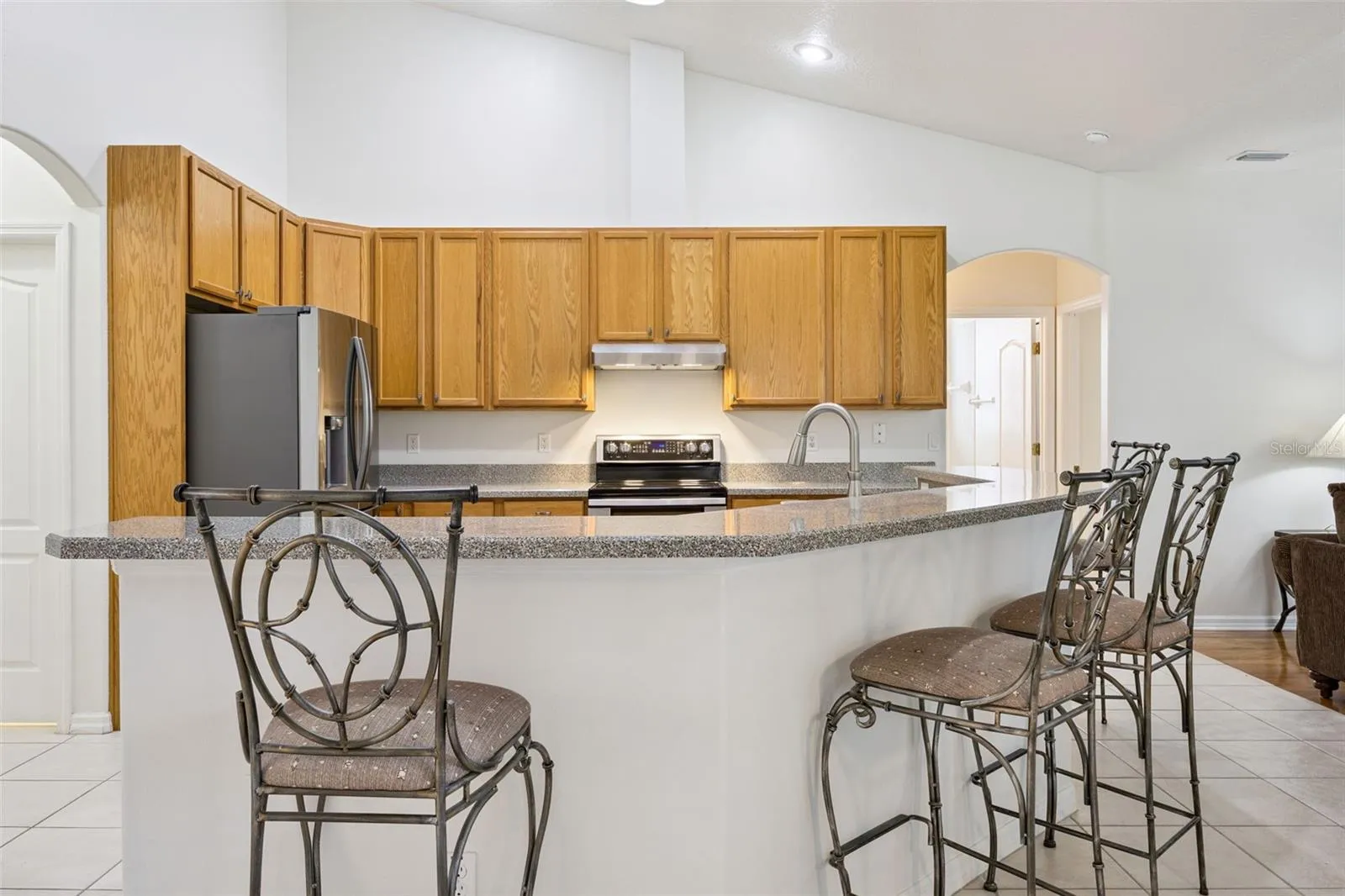 Entertaining Bar/Island Area