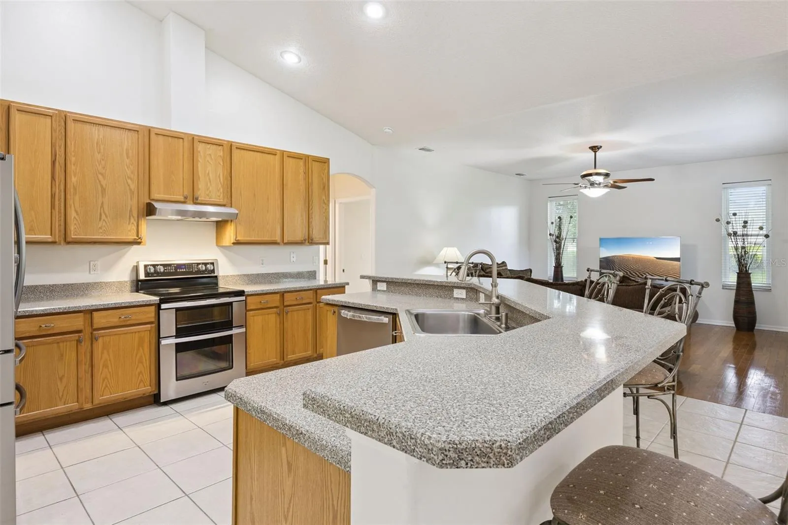 Large Island that can easily accommodate 4-6 barstools