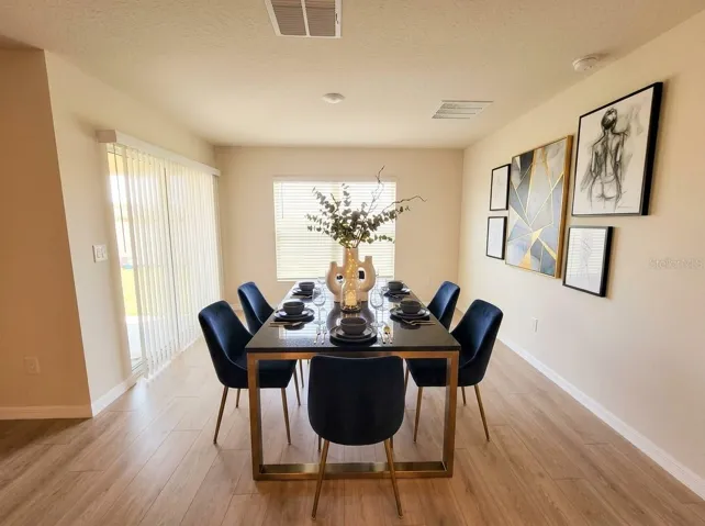 DINING ROOM AI STAGED