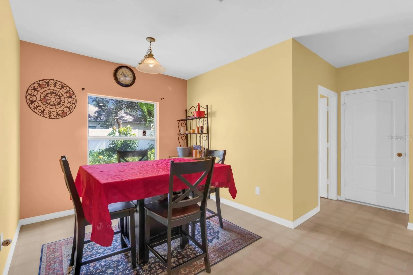 Dinette 1st Fl