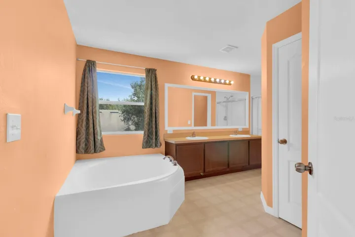 Master Bath Upstairs