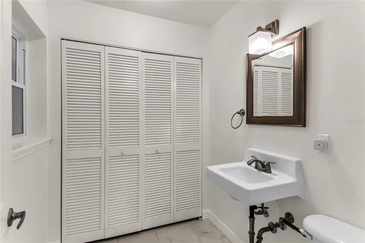 1/2 bath