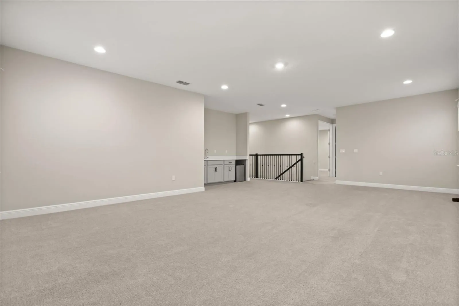 Huge upstairs loft