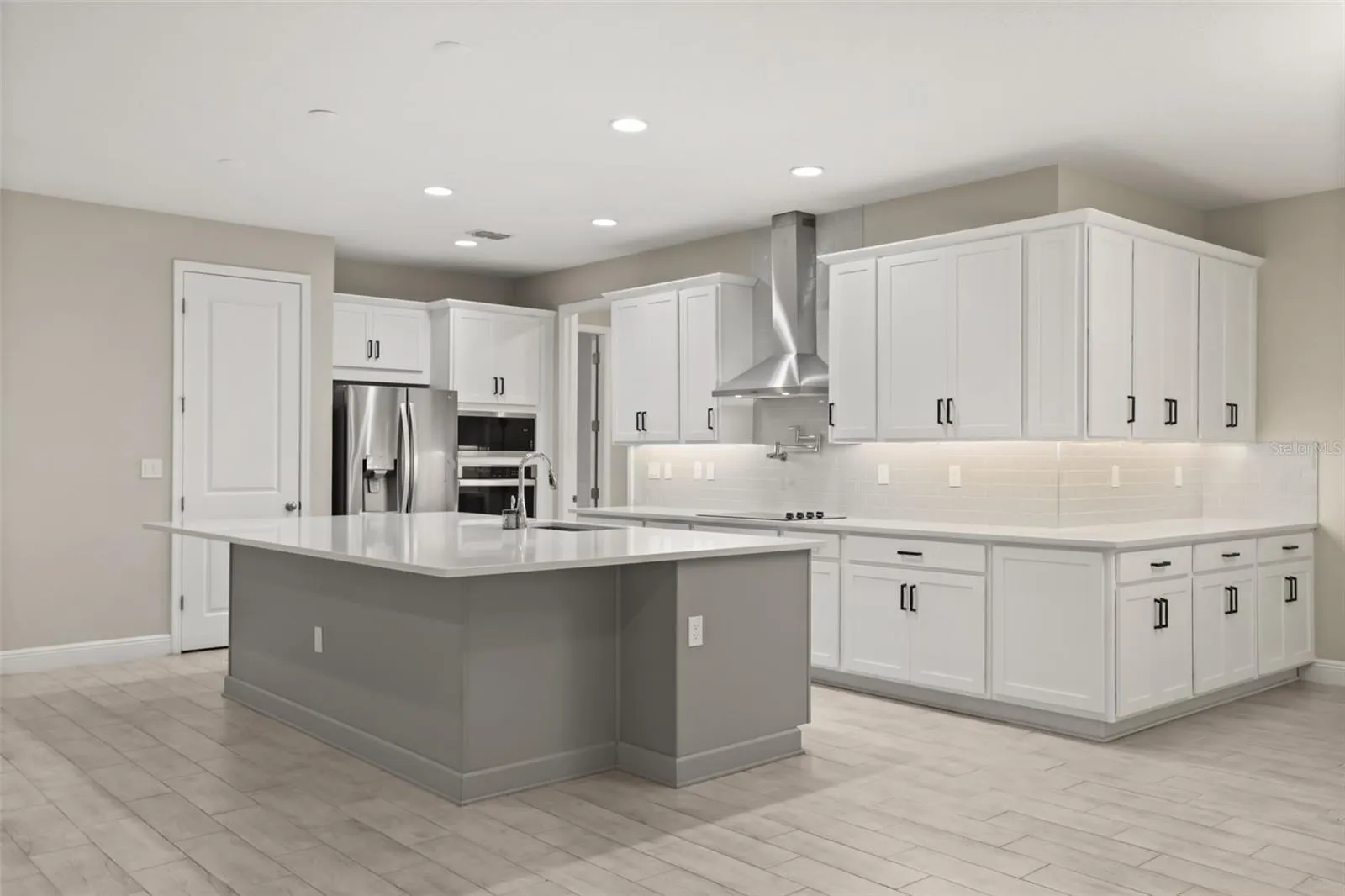 gourmet kitchen wrap around quartz countertops