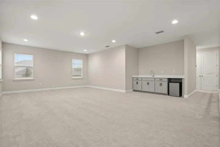 Huge upstairs loft