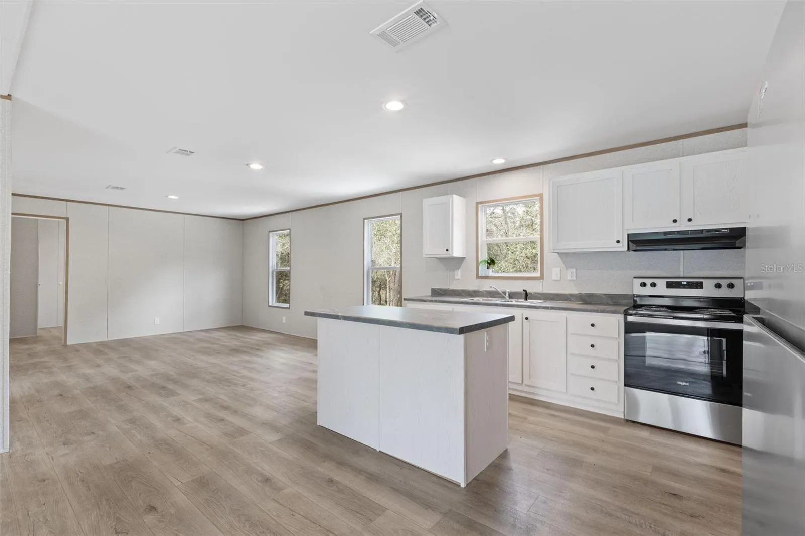 Kitchen Island &amp; Dining Area