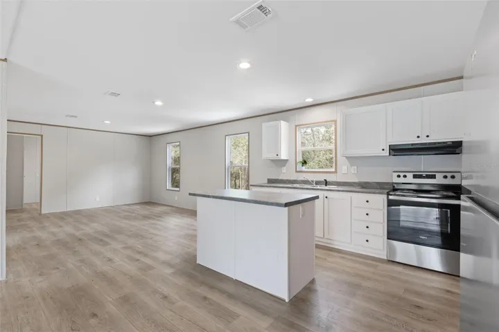 Kitchen Island &amp; Dining Area