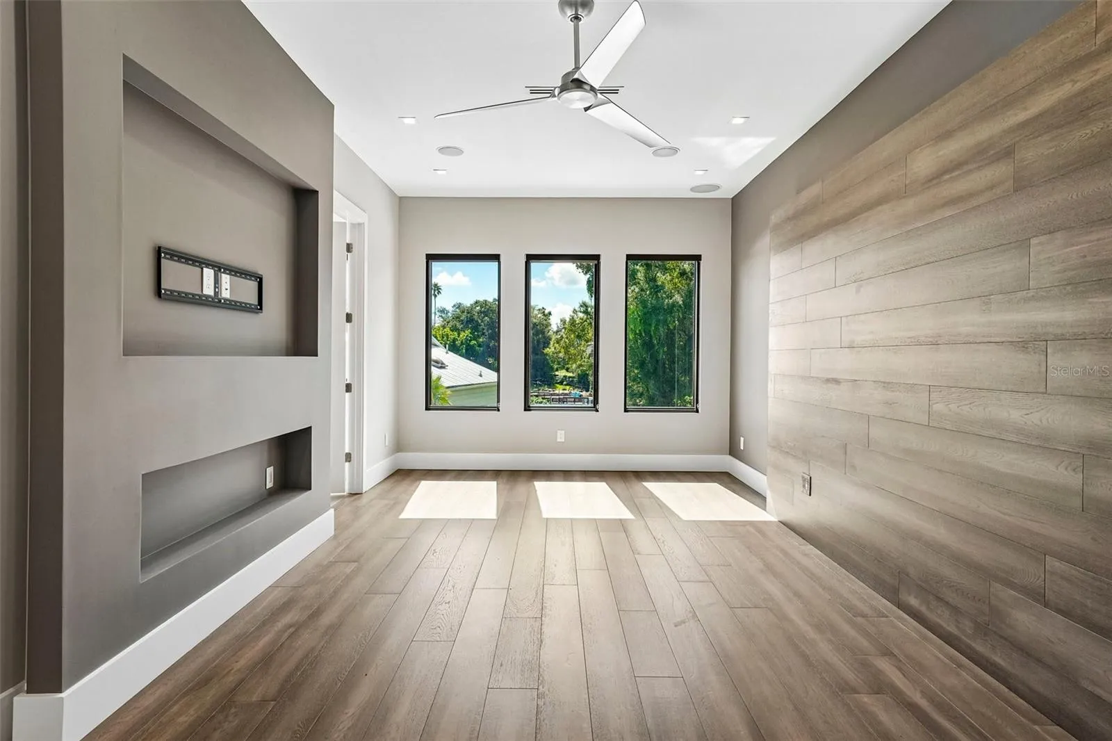 Primary Bedroom - Upstairs