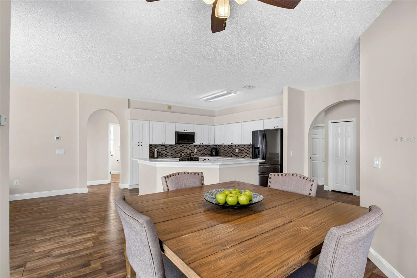 Eat in space in kitchen with a view of the screened pool lanai