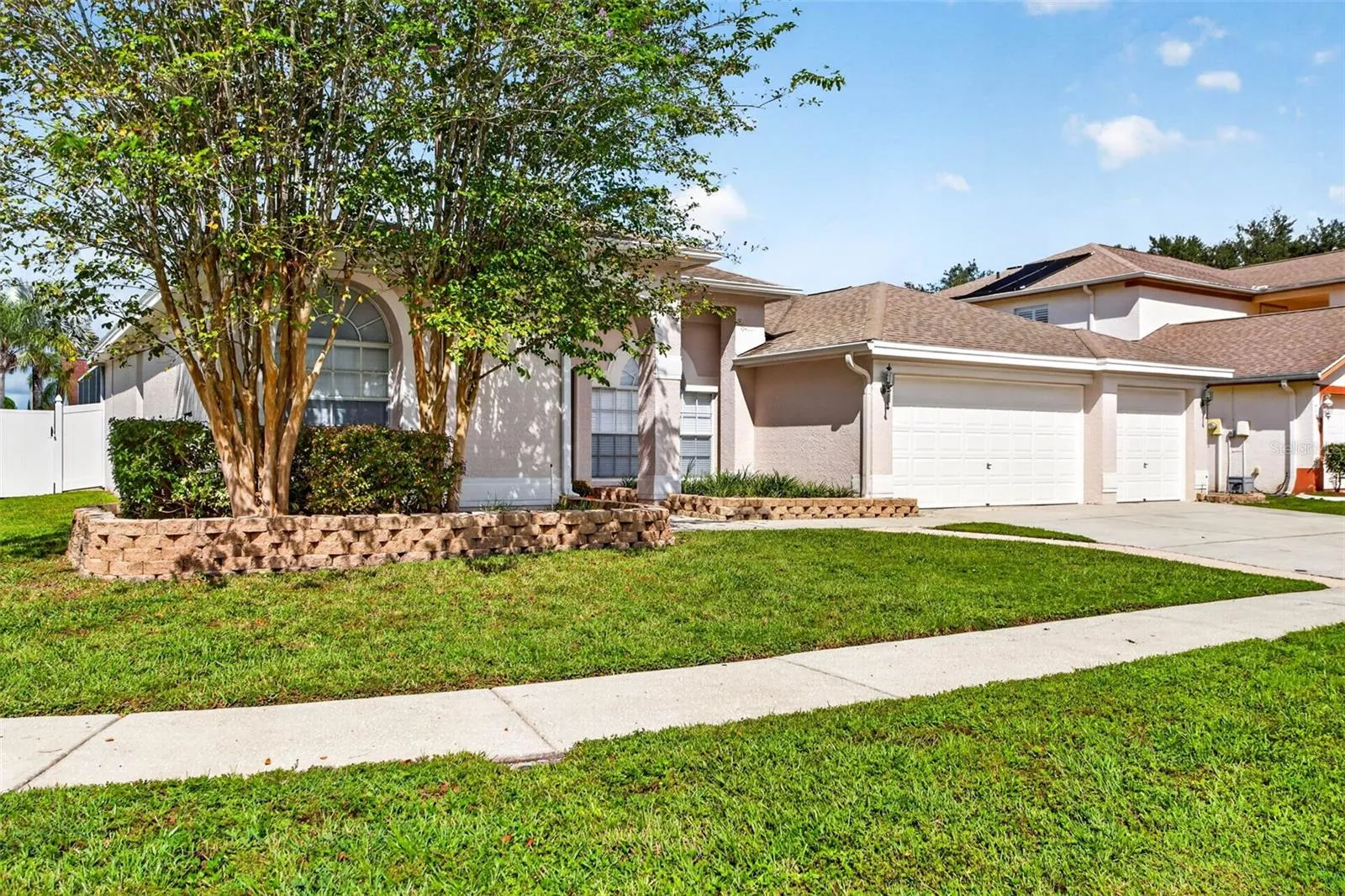 Corner lot with vinyl-fenced backyard