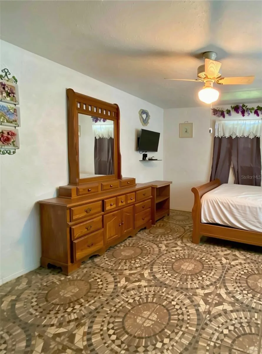Master bed 2