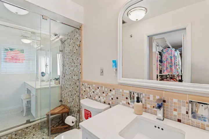 Primary Bathroom w/split vanities - RH