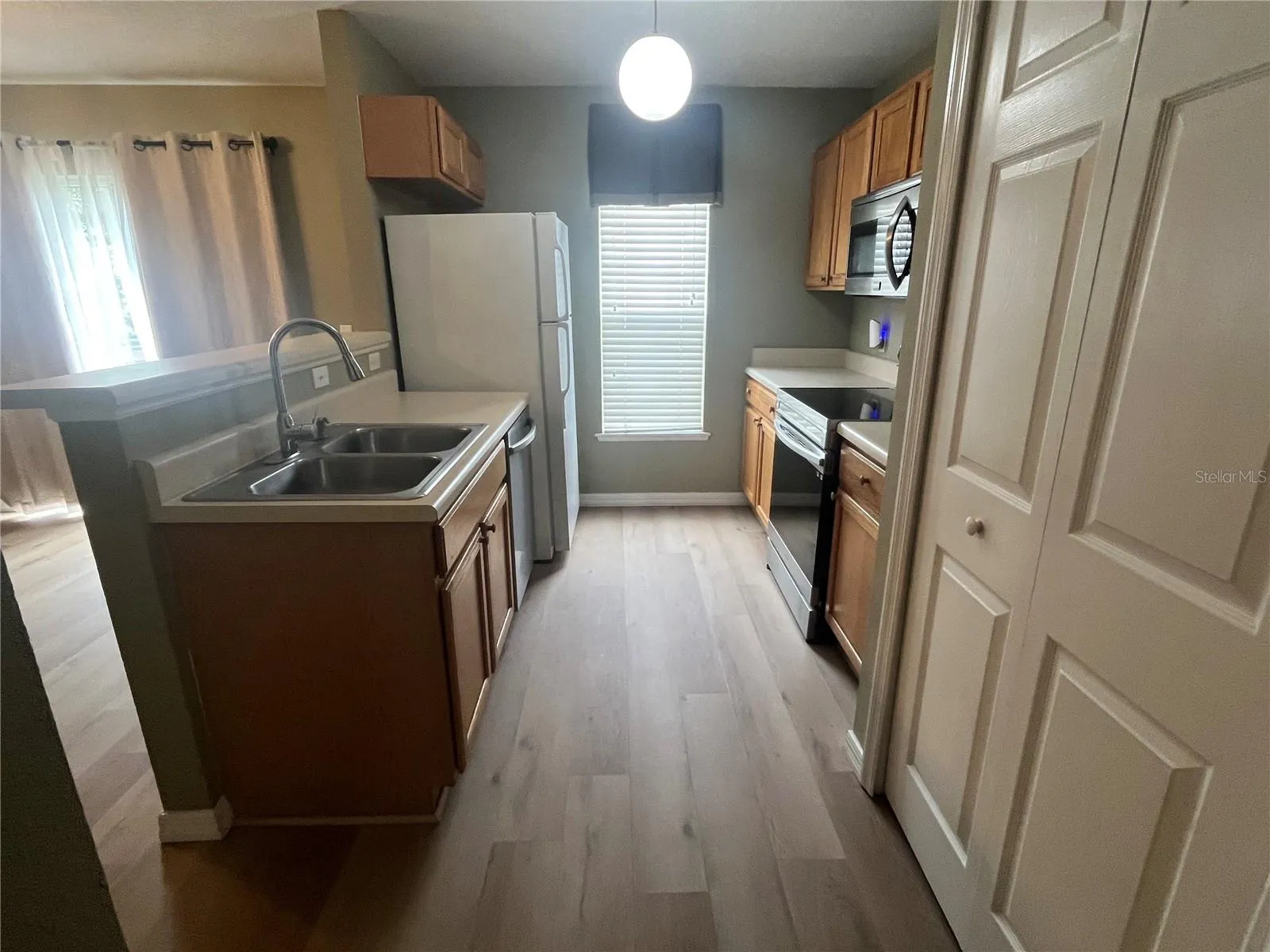 Newer Range, Microwave and Dishwasher