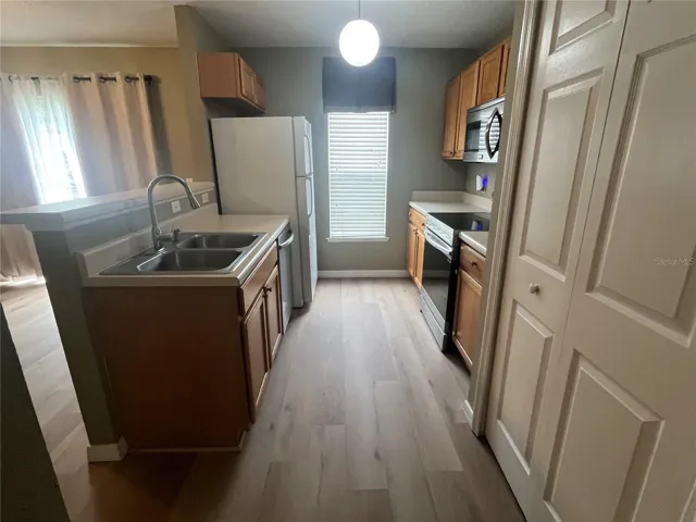 Newer Range, Microwave and Dishwasher