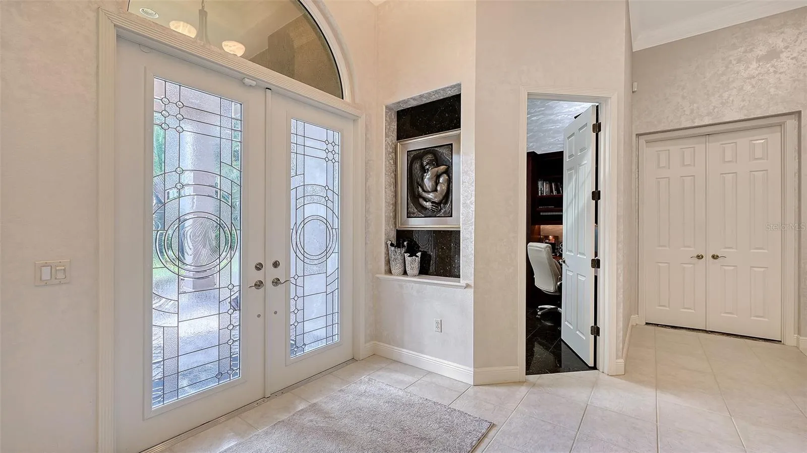 Foyer front entry.