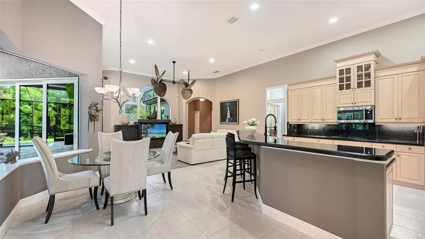Eat-in Kitchen Breakfast area.