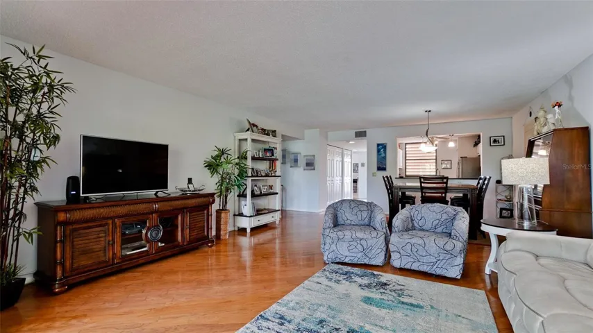 Spacious living room