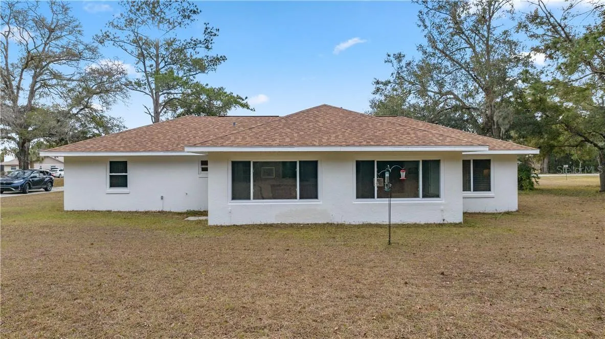 Private, Room for a pool and Detached garage/workshop