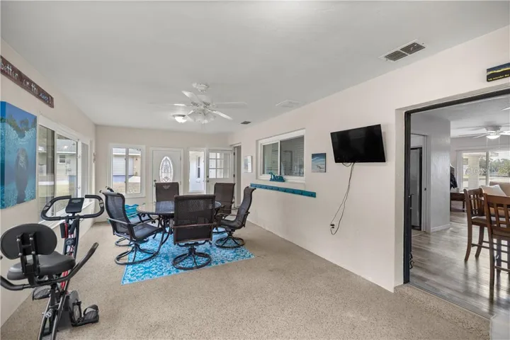 A/C, new windows, 300+sf Lanai