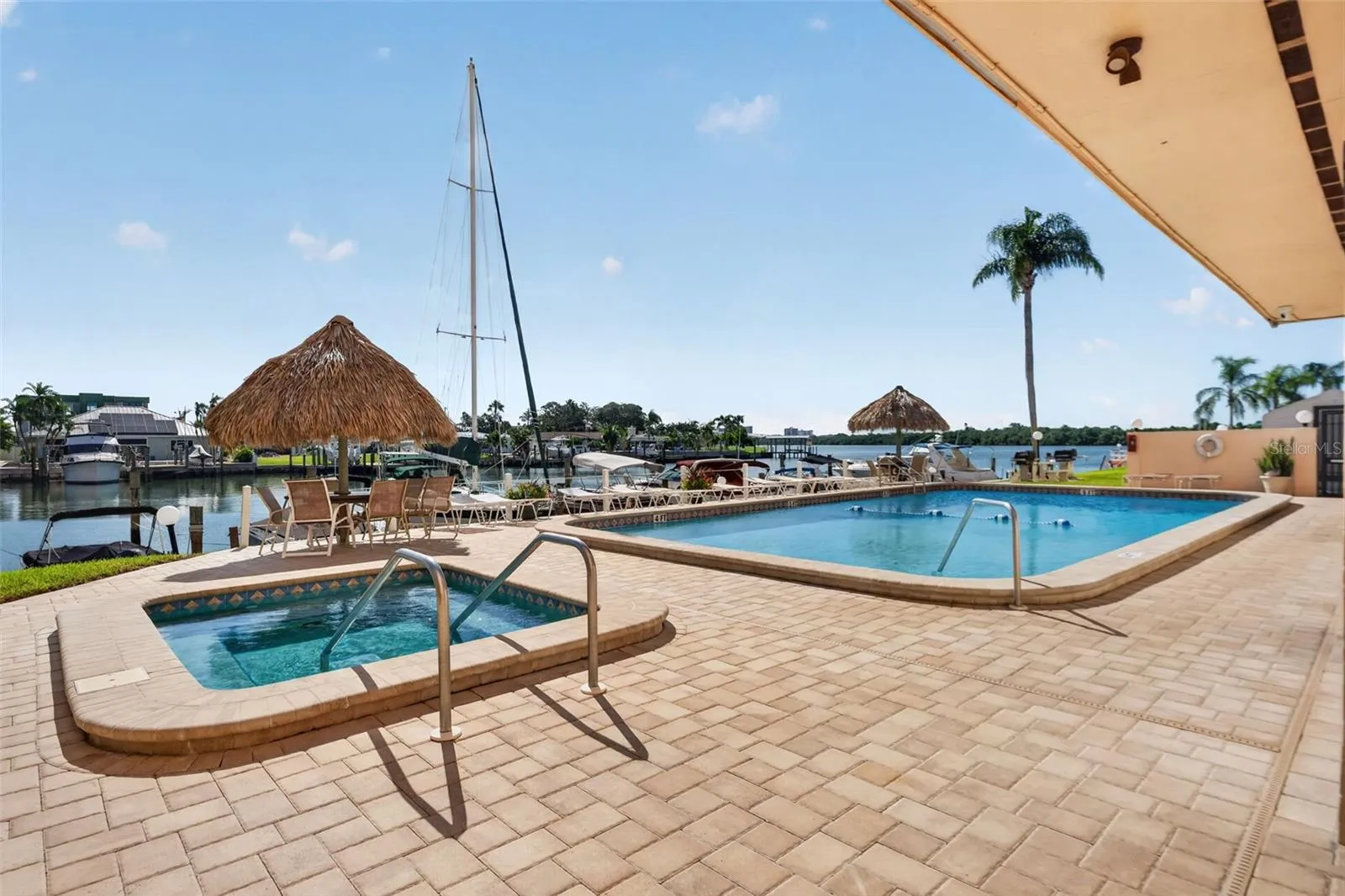 Hot tub and relaxing pool for your enjoyment