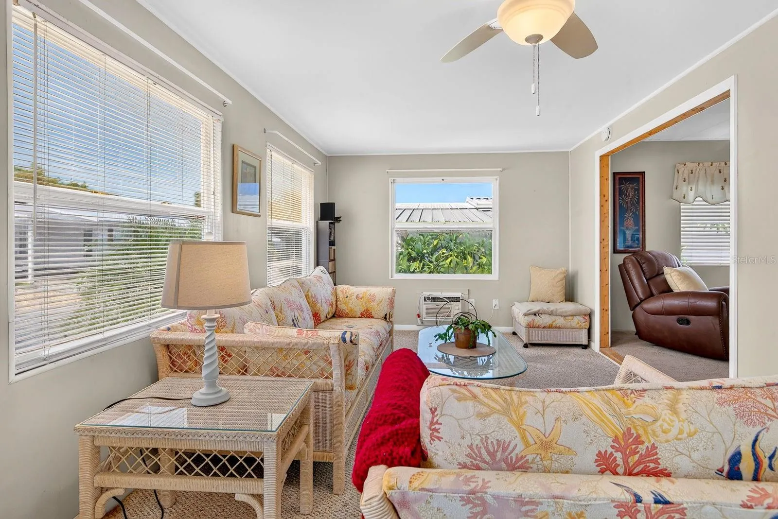Large front lanai facing West