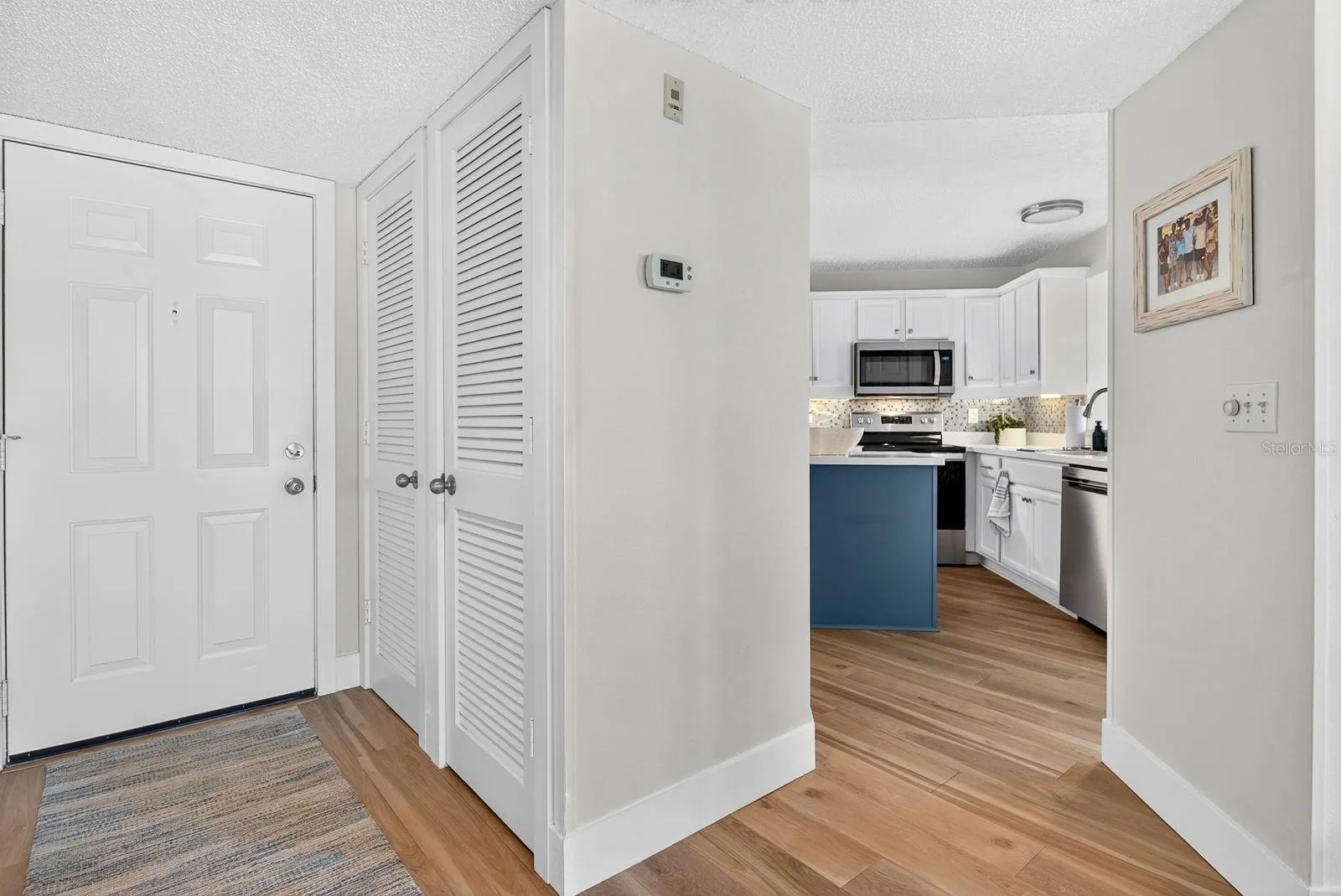 Entry facing into kitchen