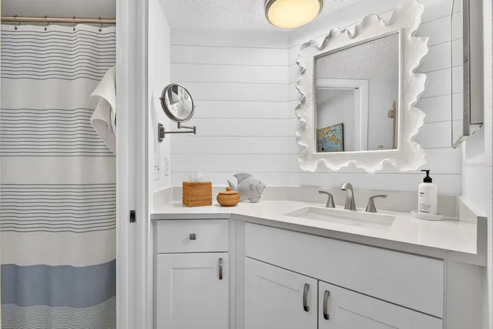 New Master Bath Area Pretty and Bright!