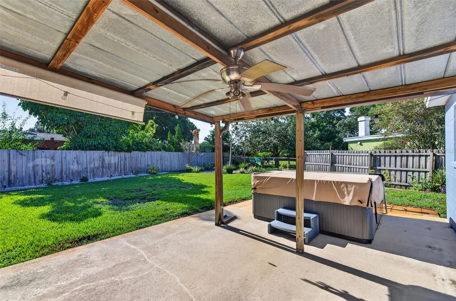 Covered rear porch &amp; Spa