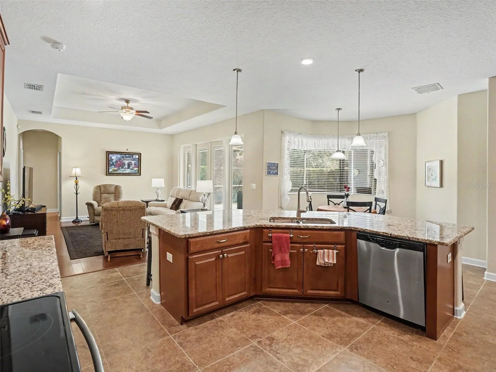 Kitchen with large island