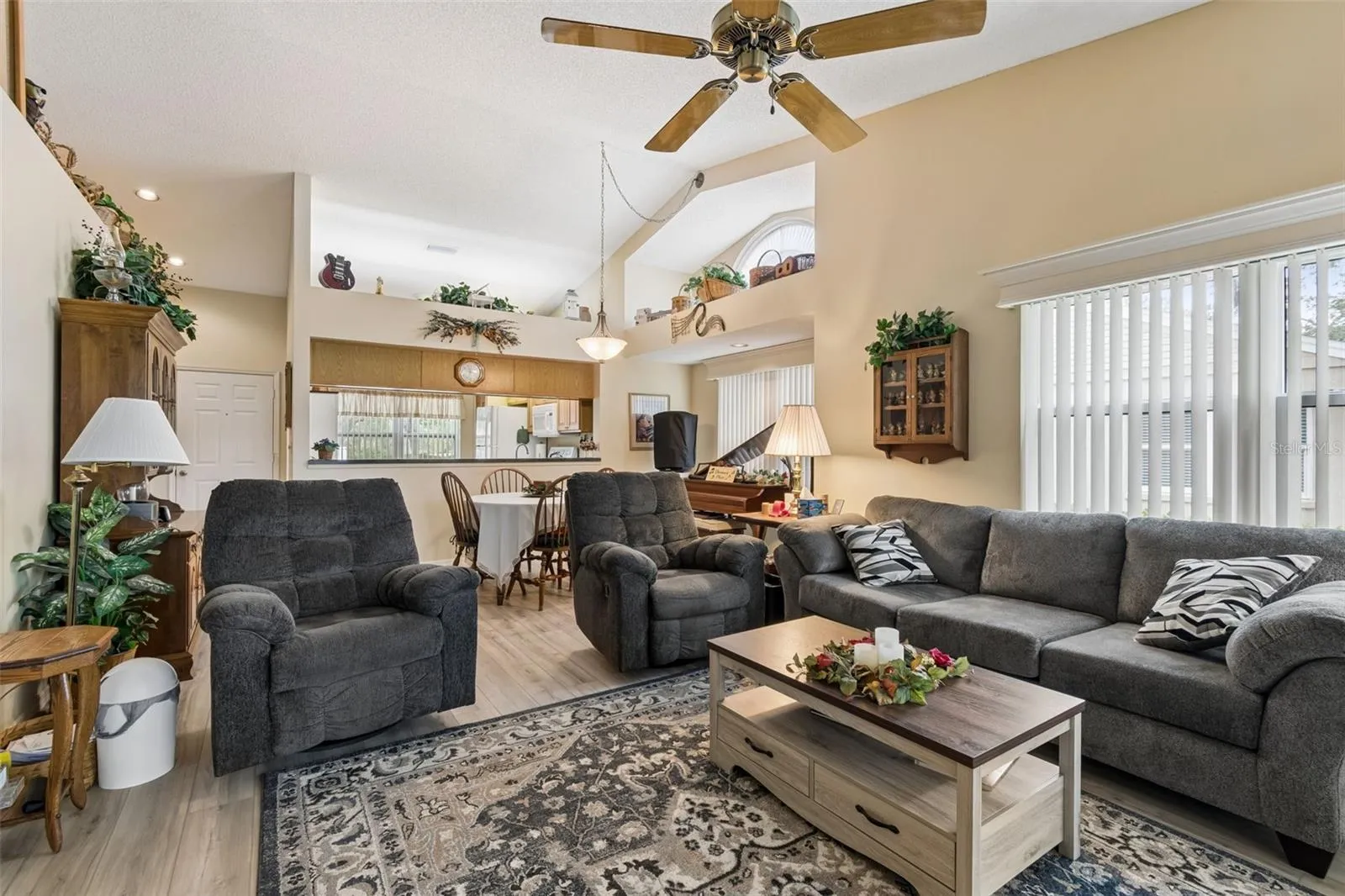 Living room/dining room