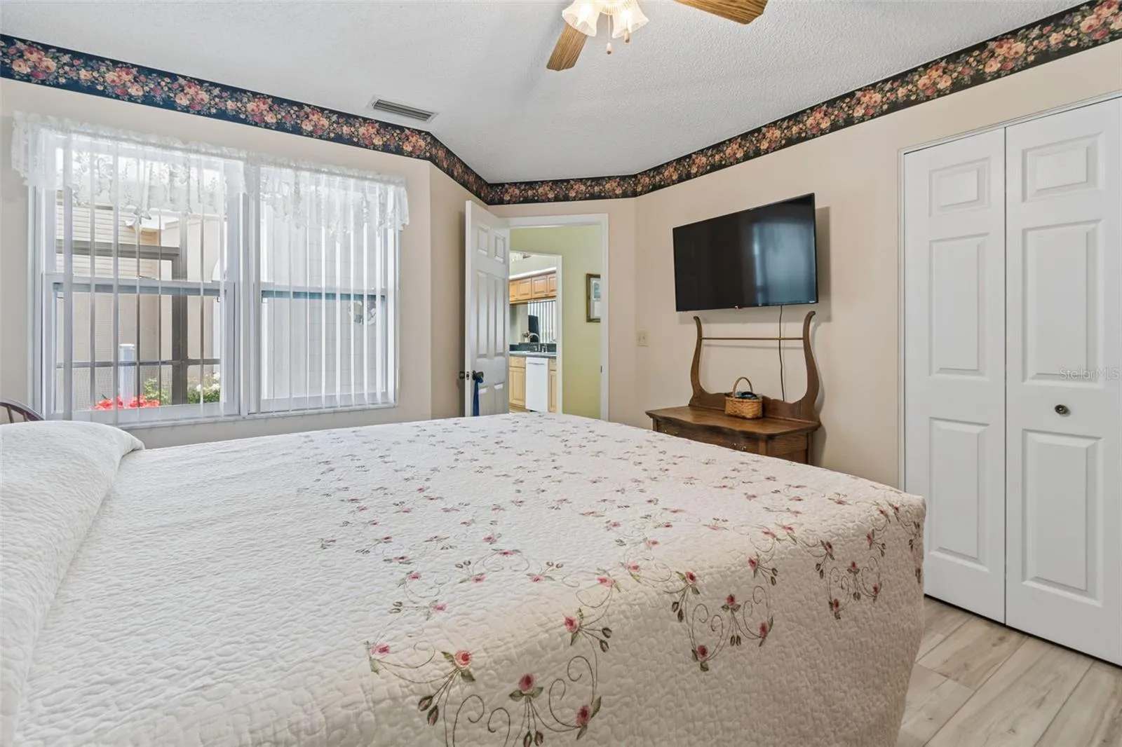 Guest bedroom with view of entryway