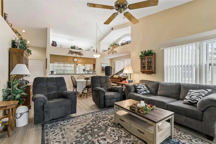Living room/dining room