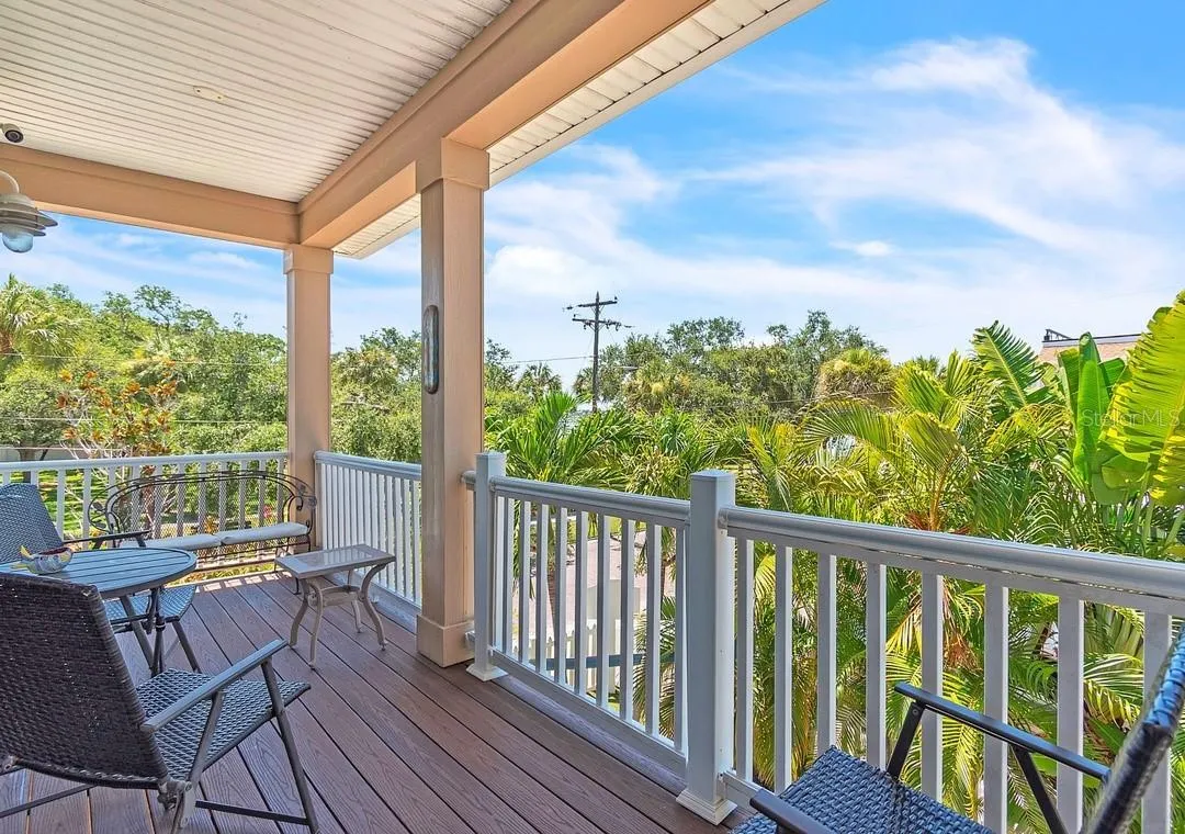 Balcony deck