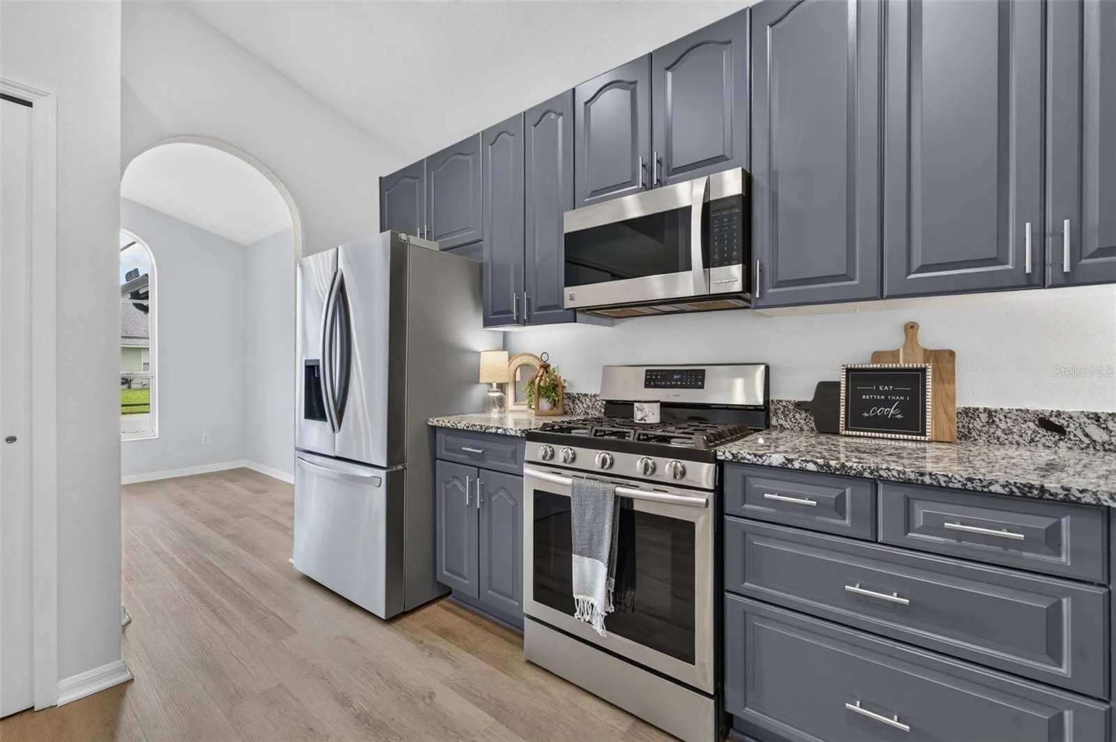 Vacant kitchen