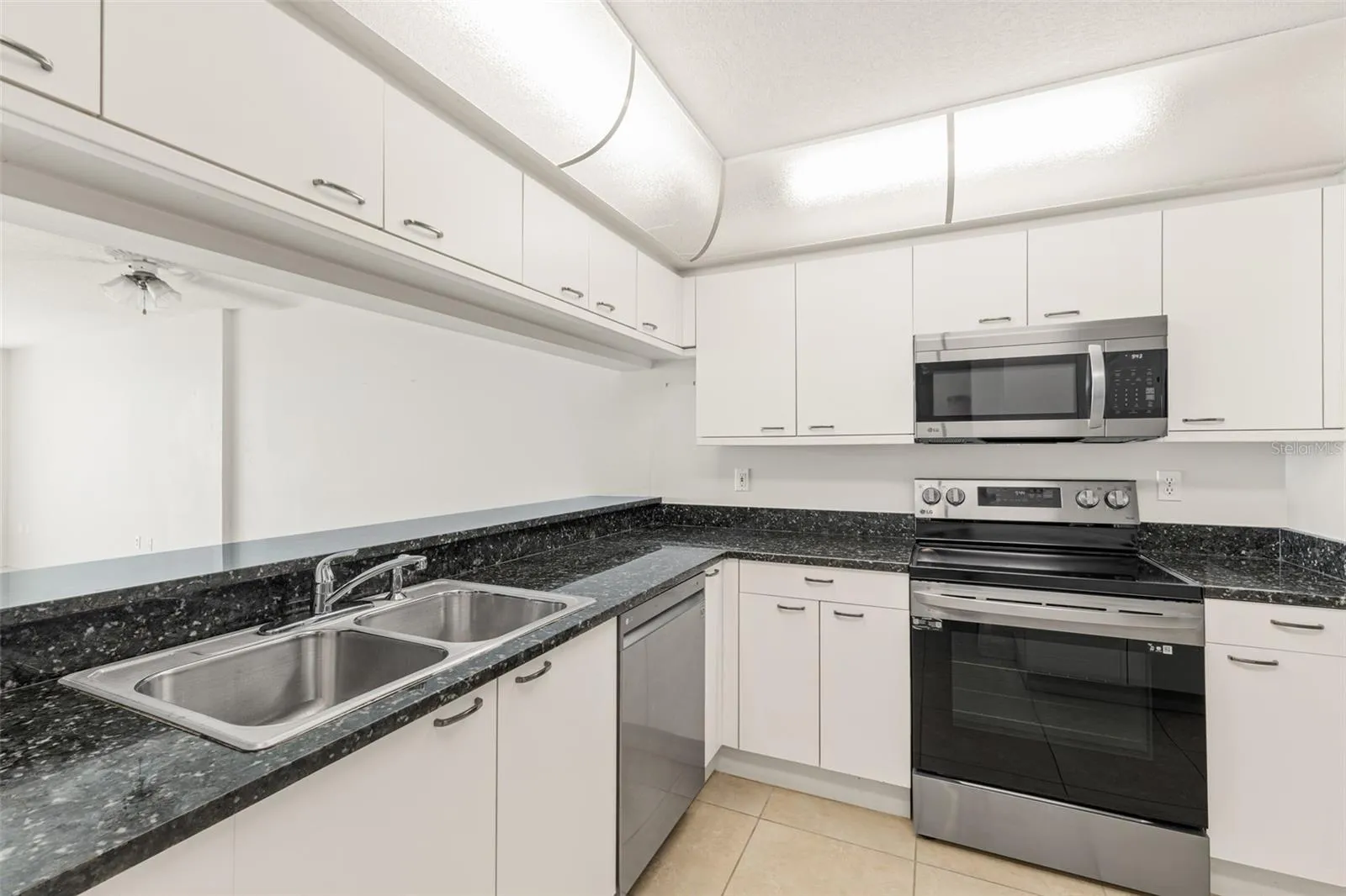 Ample Storage &amp; Counter Space