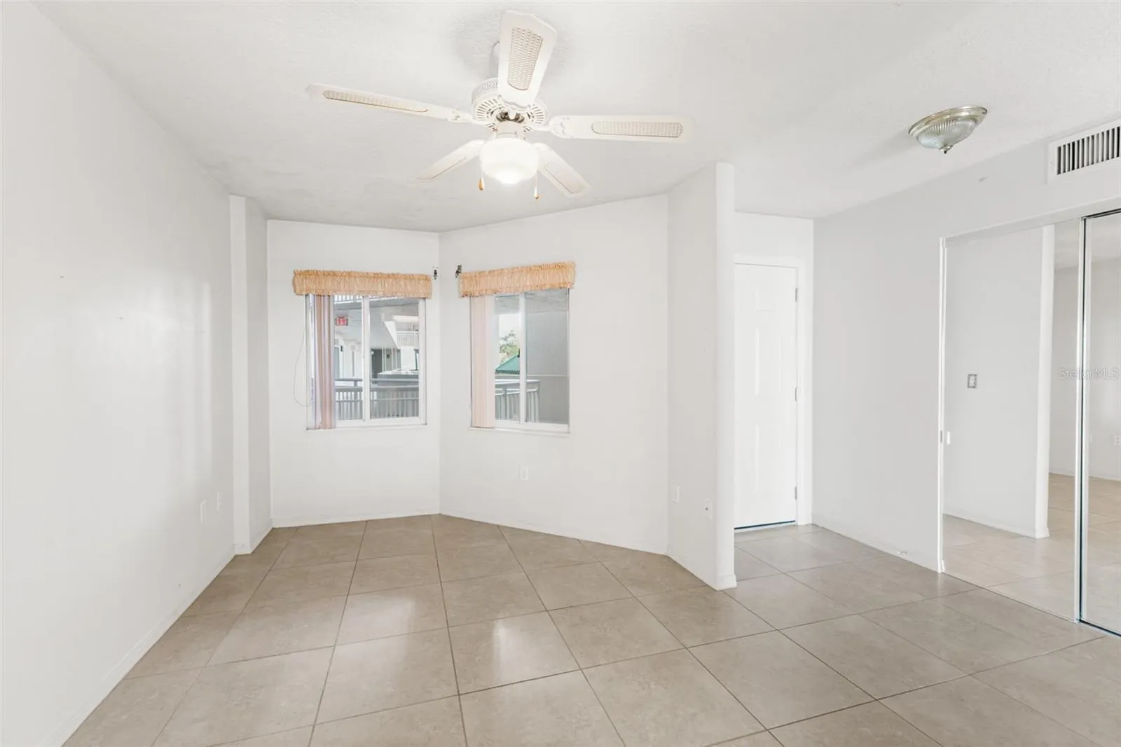 Flex Space/Breakfast Nook
